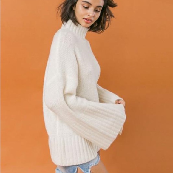 Cream bell sleeve oversized knit chunky sweater - Picture 2 of 3